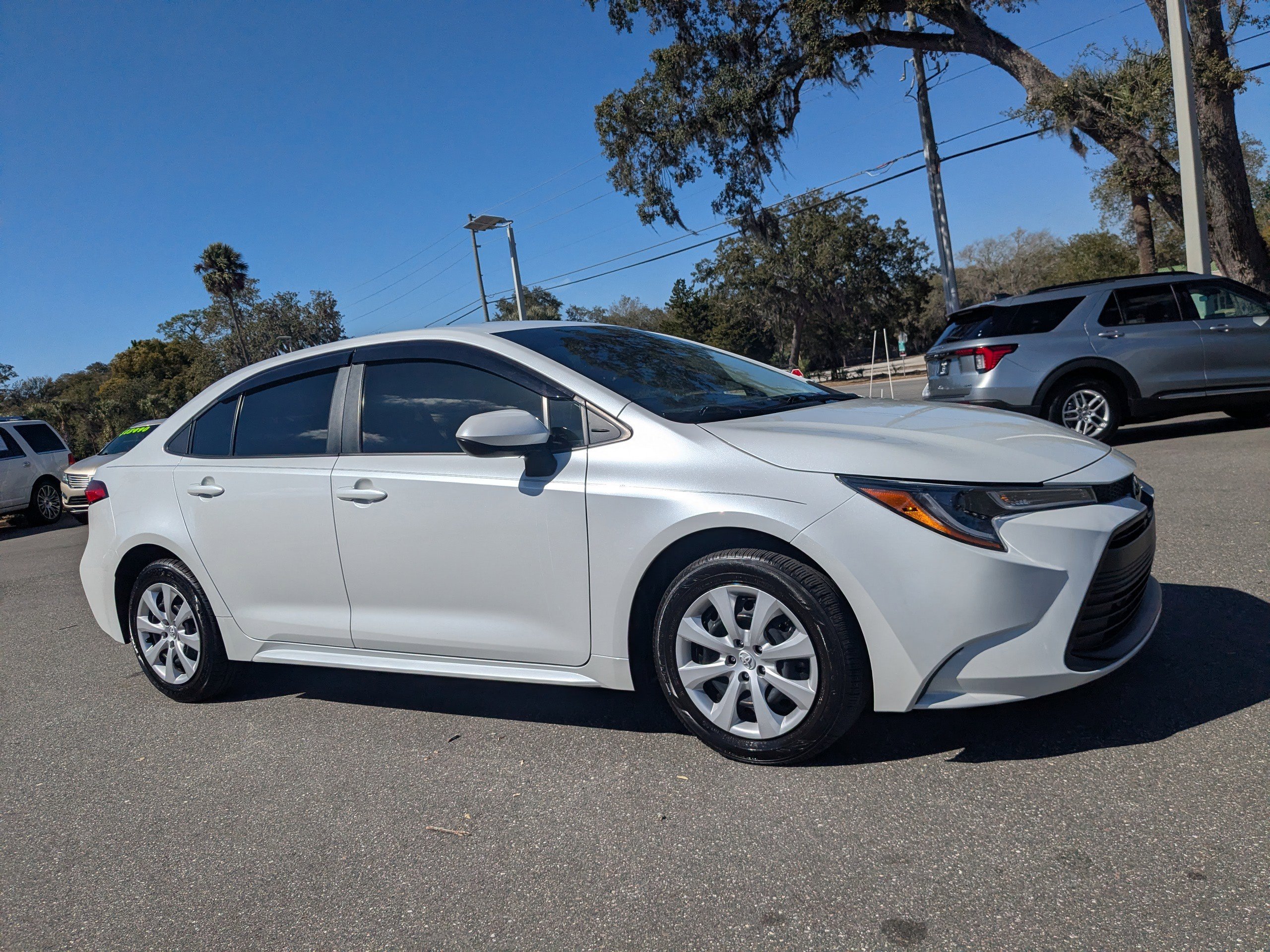 Used 2023 Toyota Corolla LE image 2