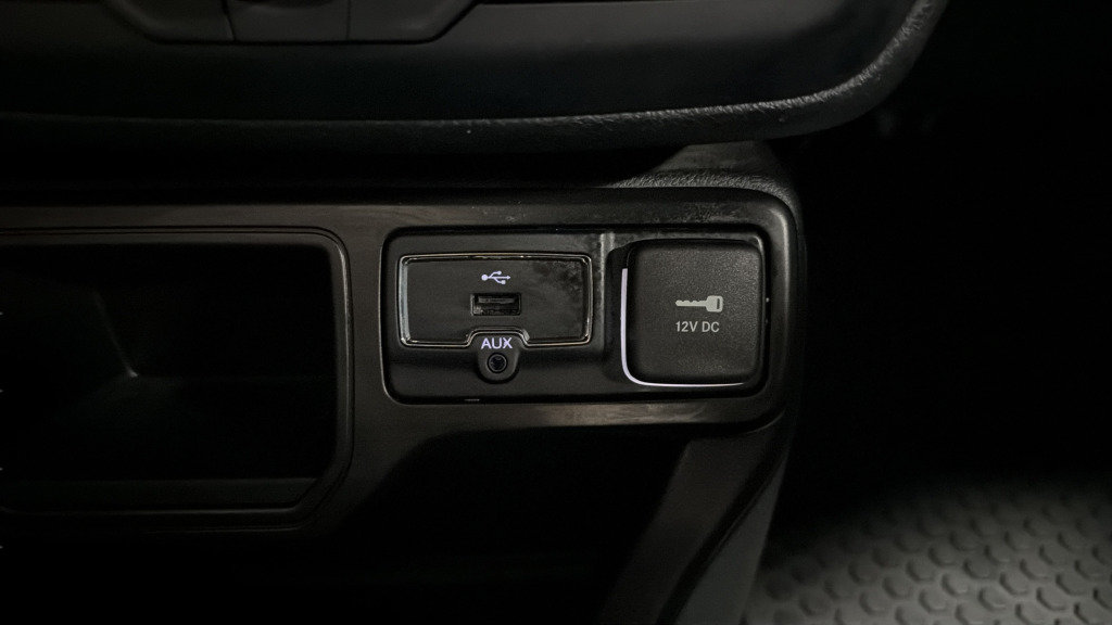 Used 2020 Jeep Renegade Latitude w/ Cold Weather Group FWD image 27