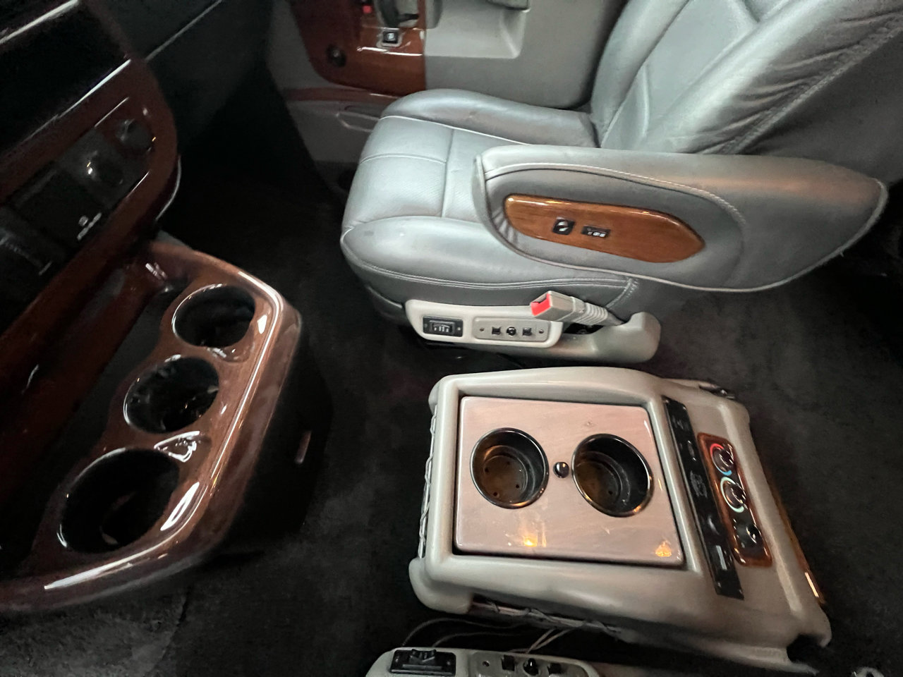 Used 2017 Chevrolet Express 2500 image 24