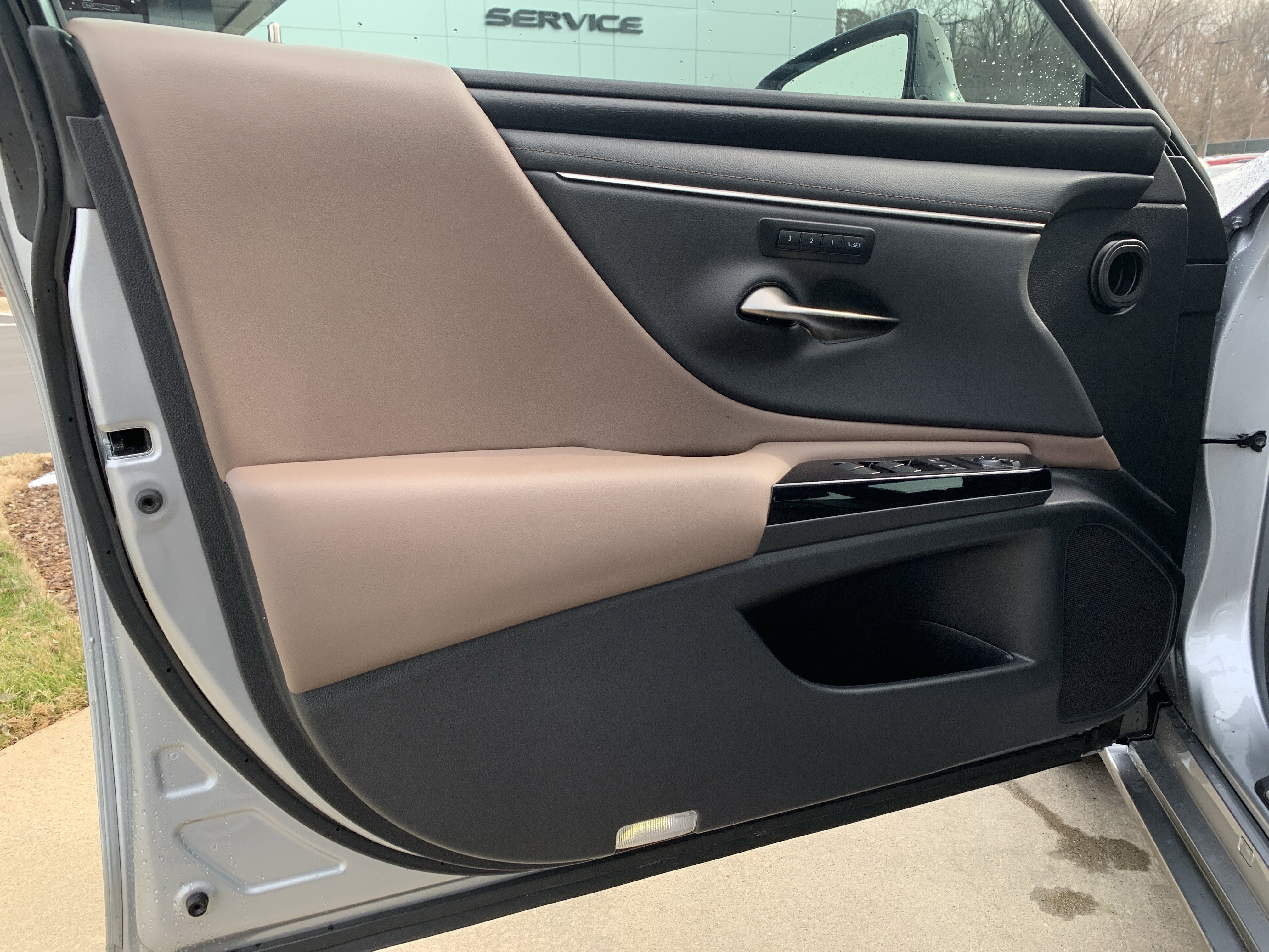 Certified 2025 Lexus ES 350 w/ Premium Package image 14