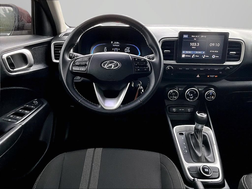 Used 2023 Hyundai Venue SEL FWD image 4