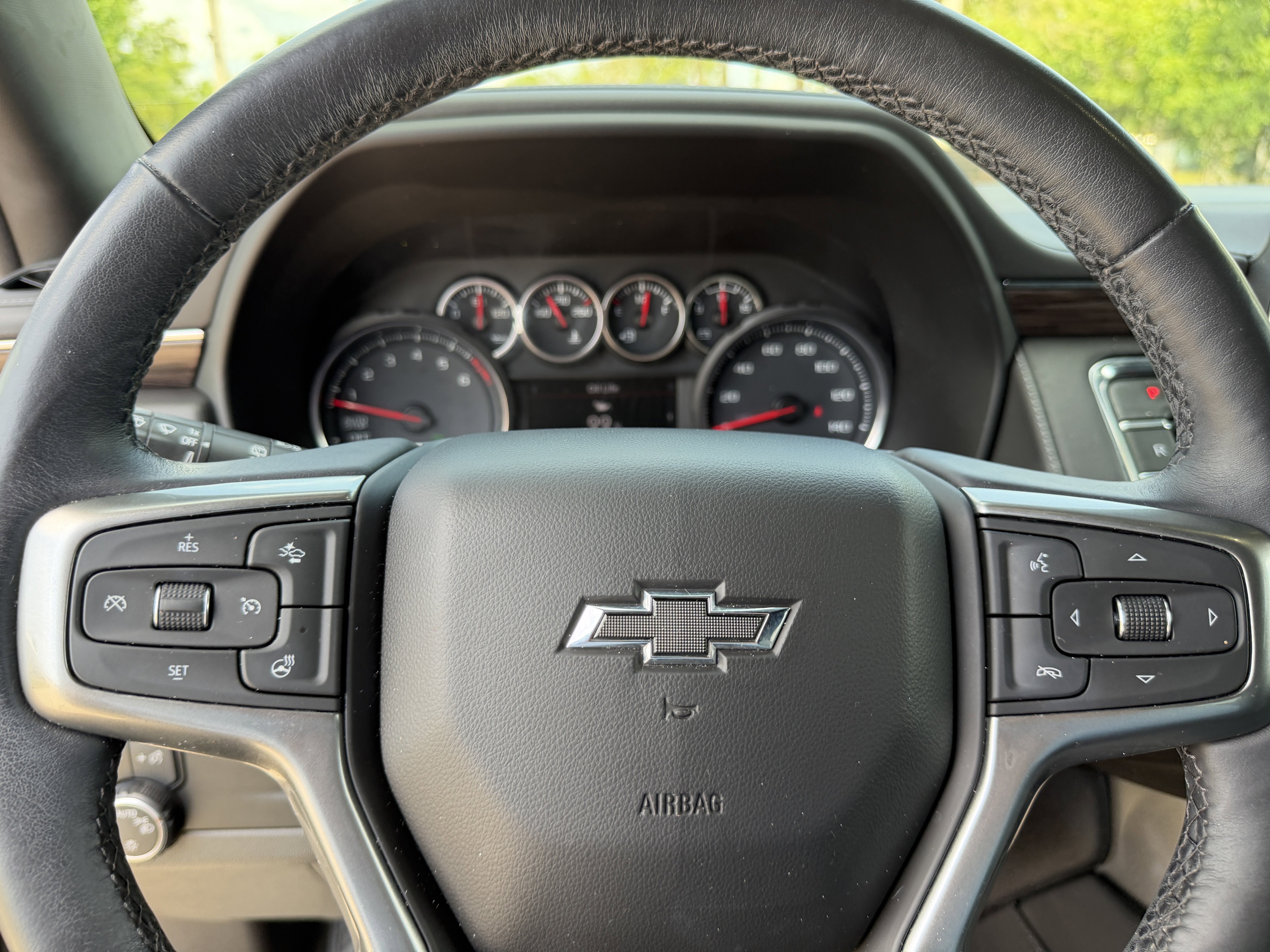 Used 2021 Chevrolet Tahoe Z71 w/ Luxury Package AWD/4WD image 33