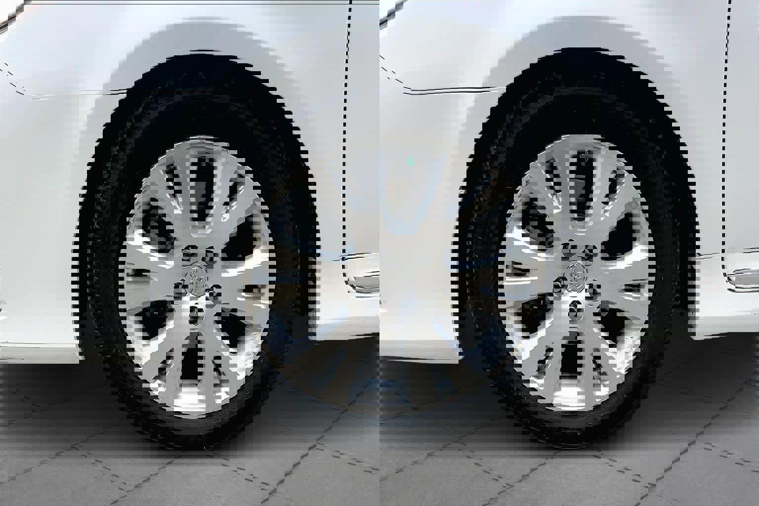 Used 2012 Toyota Avalon image 9