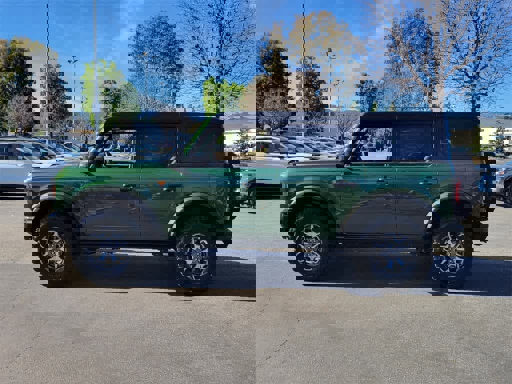 Used 2025 Ford Bronco Badlands image 2