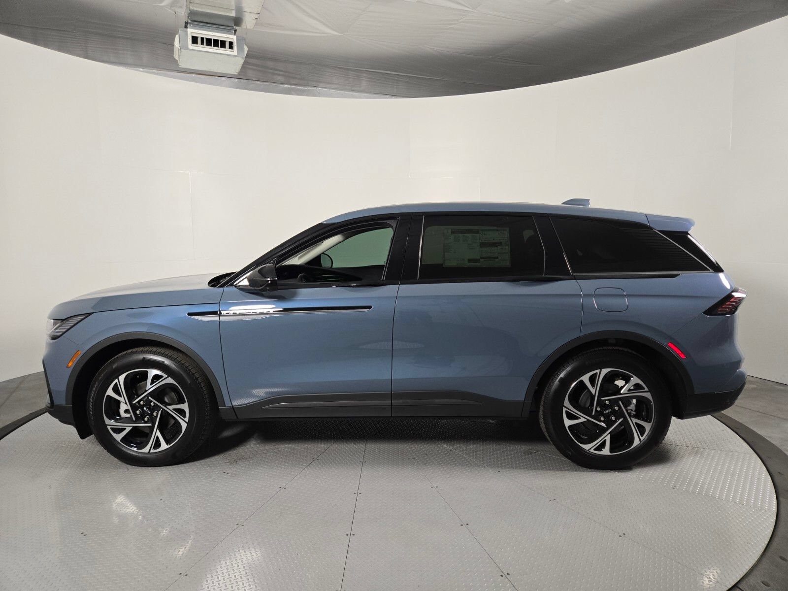 New 2026 Lincoln Nautilus Premier w/ Equipment Group 102A AWD/4WD image 8