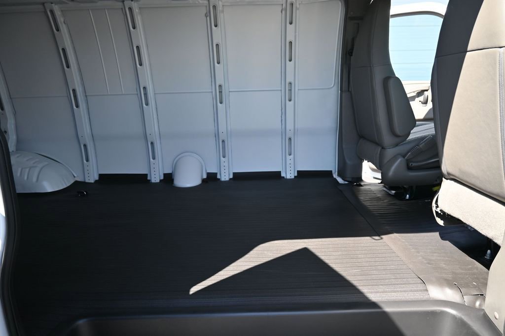 New 2026 GMC Savana 3500 Extended RWD image 11
