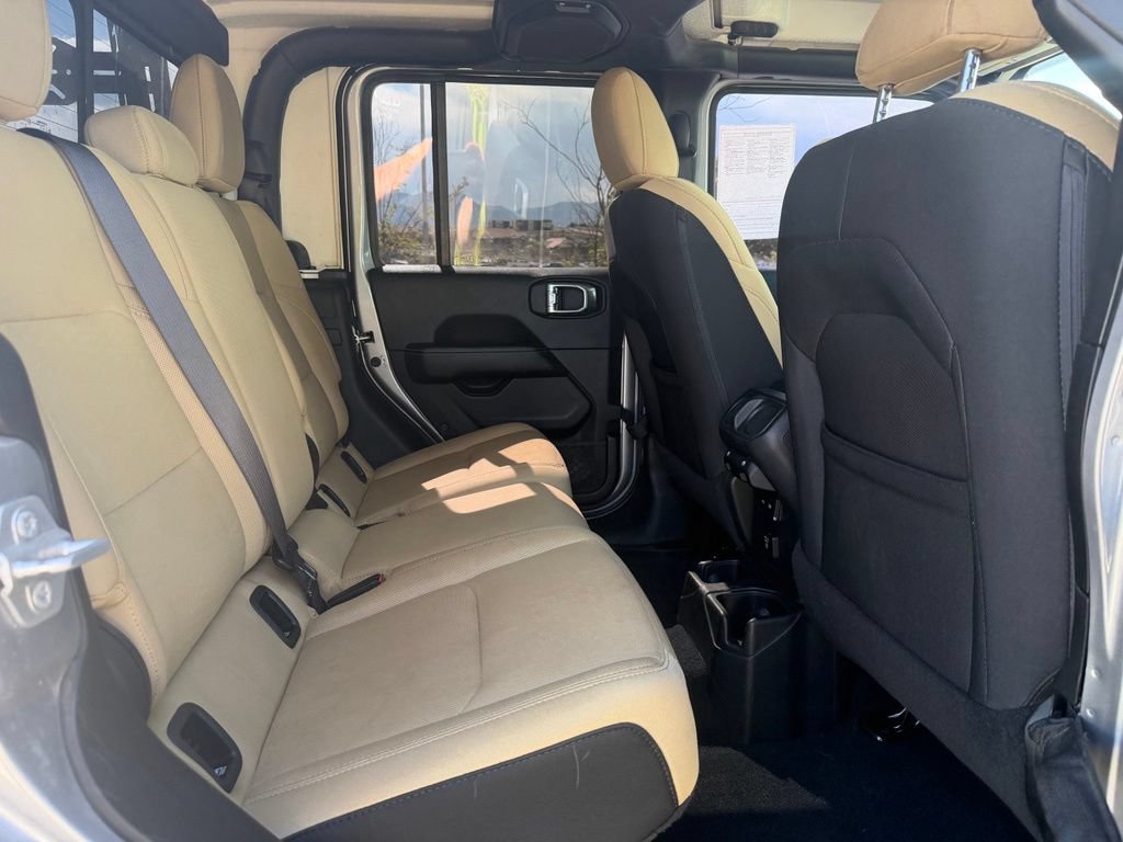 Used 2020 Jeep Gladiator Overland AWD/4WD image 28