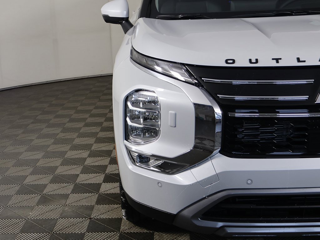 New 2026 Mitsubishi Outlander SE image 17