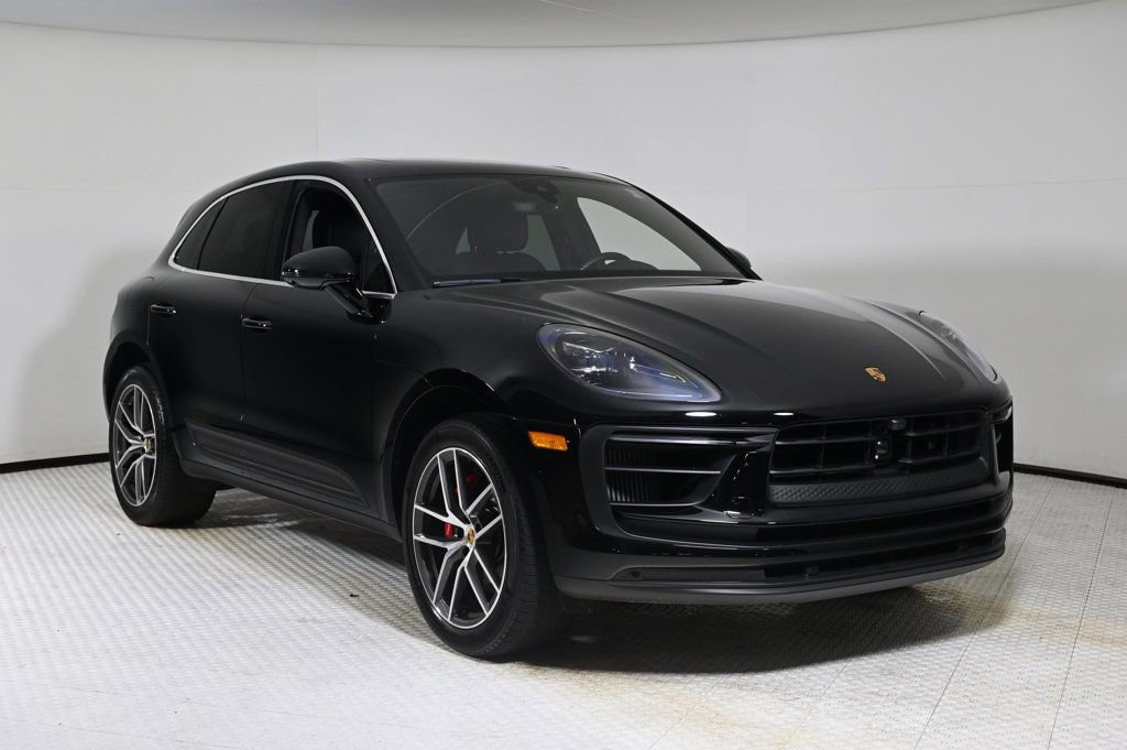 Certified 2023 Porsche Macan S image 9