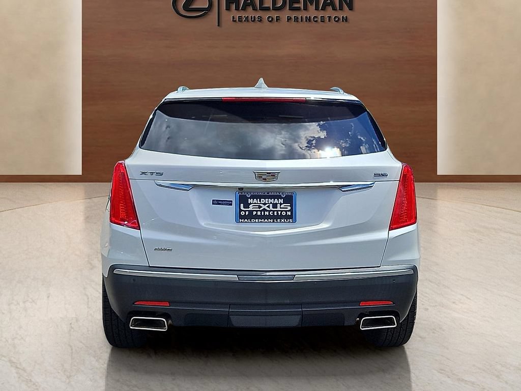 Used 2018 Cadillac XT5 Premium Luxury w/ Driver Assist Package AWD/4WD image 5