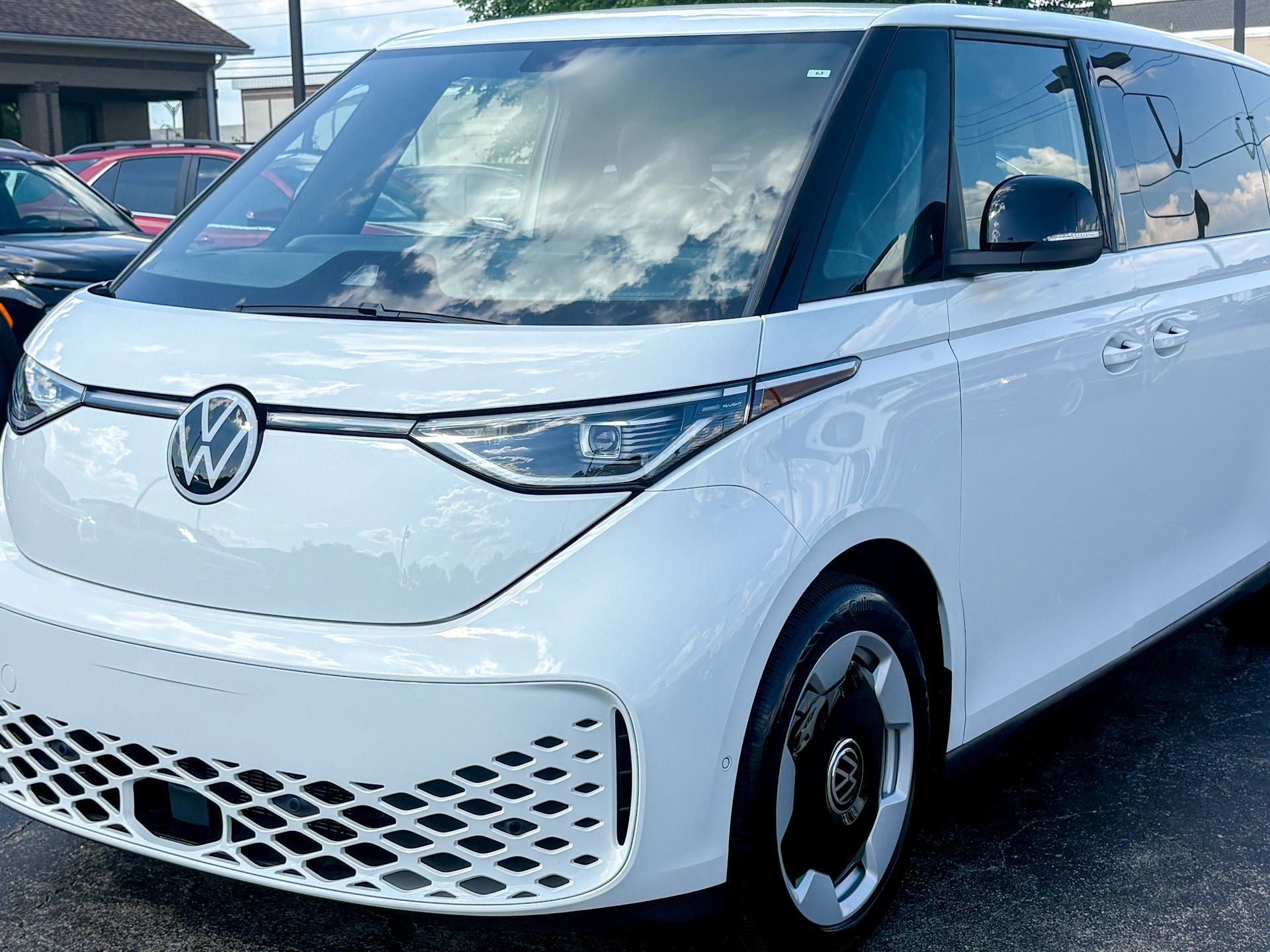 Used 2025 Volkswagen ID. Buzz Pro S RWD image 9