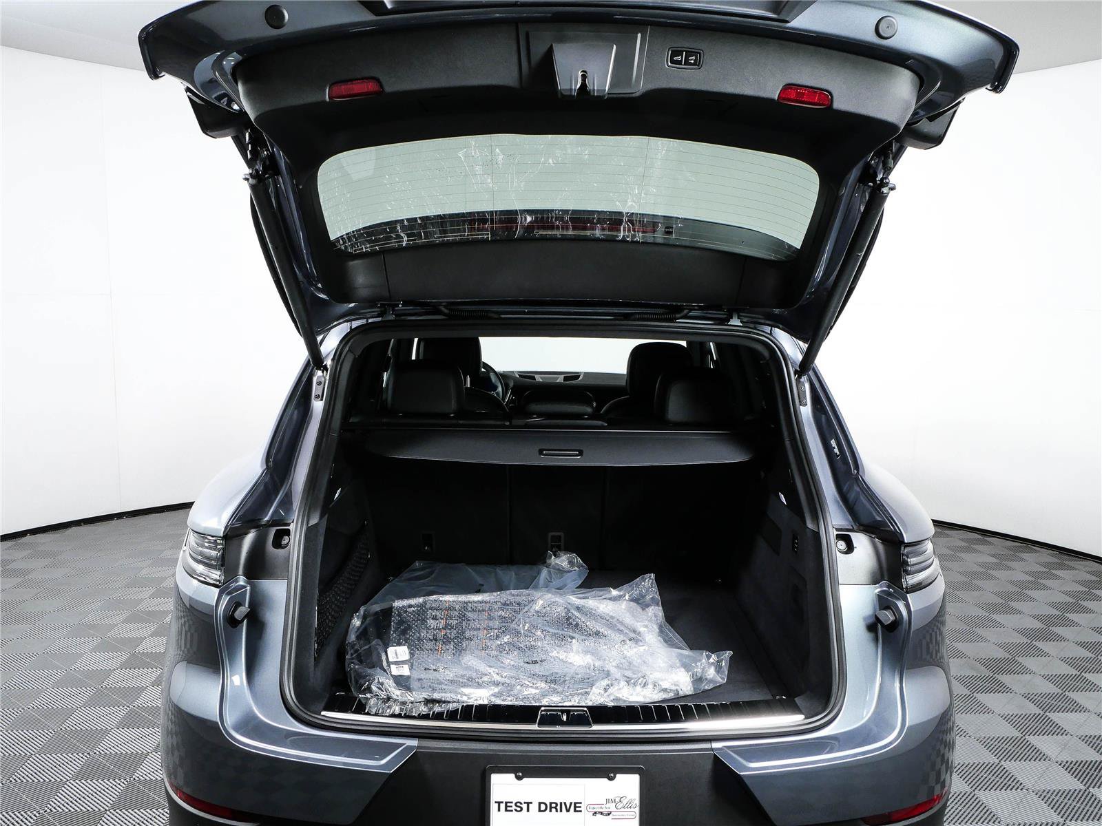 New 2026 Porsche Cayenne AWD/4WD image 32