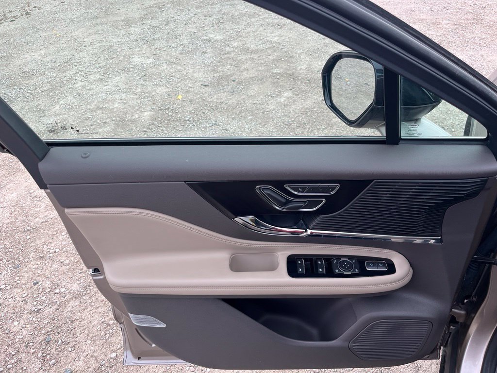Used 2020 Lincoln Corsair AWD w/ Premium Package image 18