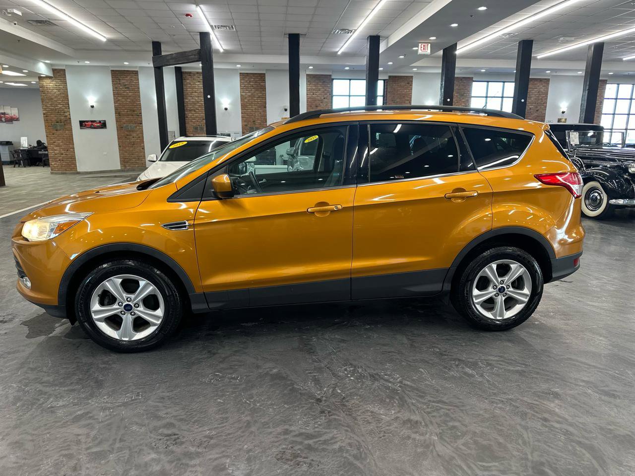 Used 2016 Ford Escape SE w/ Equipment Group 201A FWD image 8
