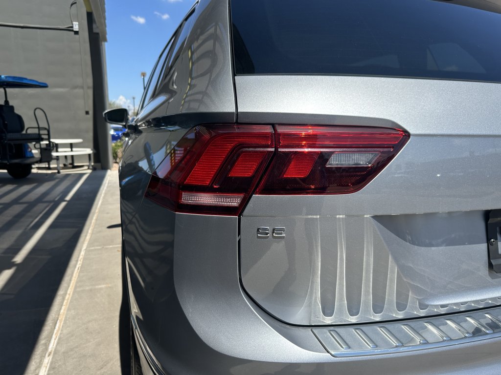 Used 2022 Volkswagen Tiguan SE w/ Panoramic Sunroof Package AWD/4WD image 13