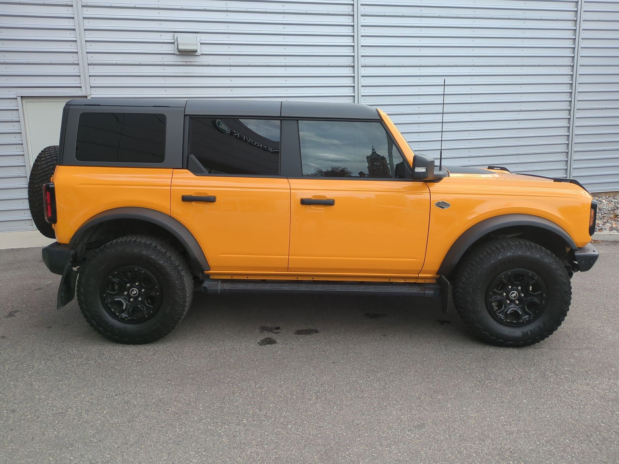 Used 2022 Ford Bronco Wildtrak image 2