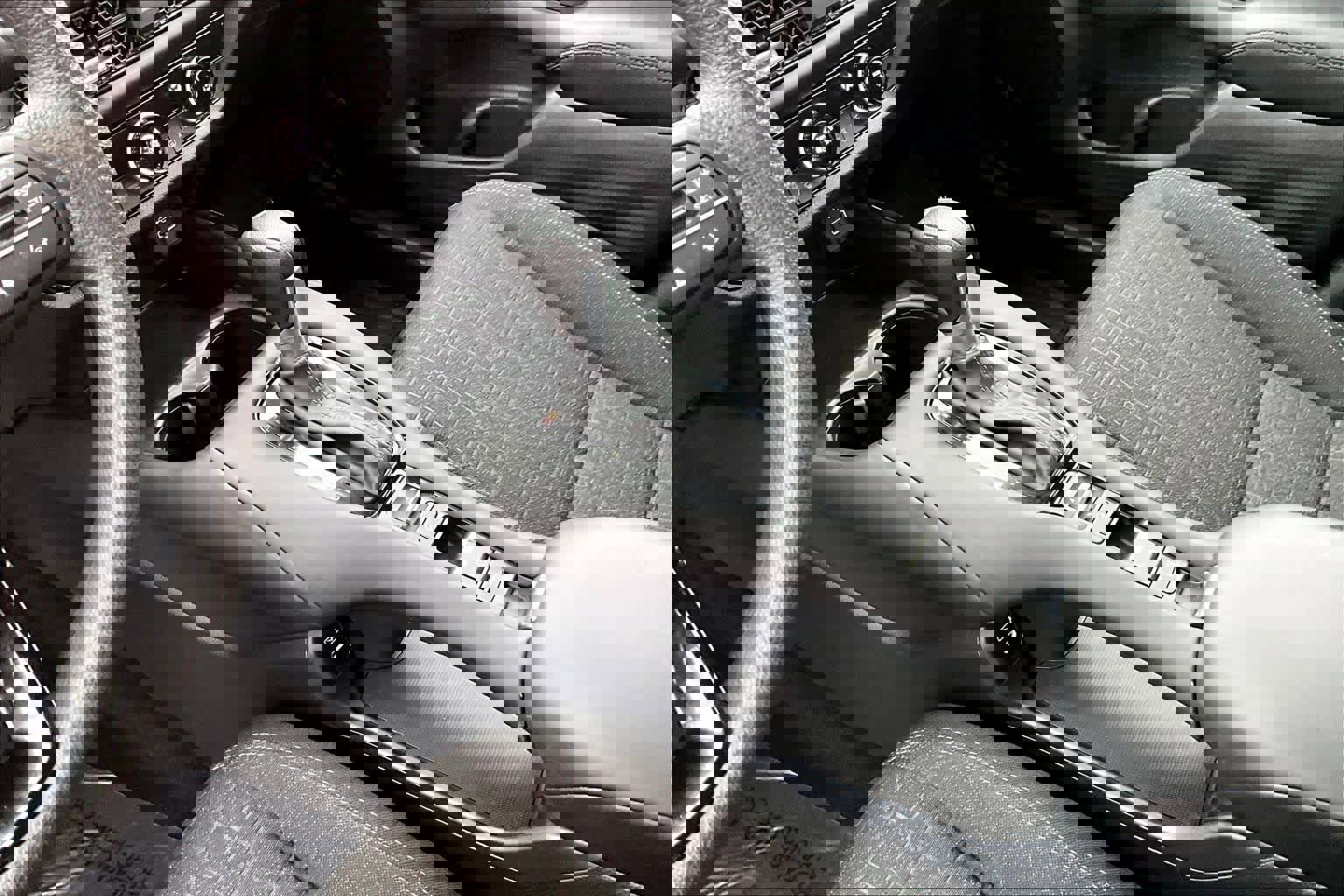 Used 2025 Honda HR-V LX image 16