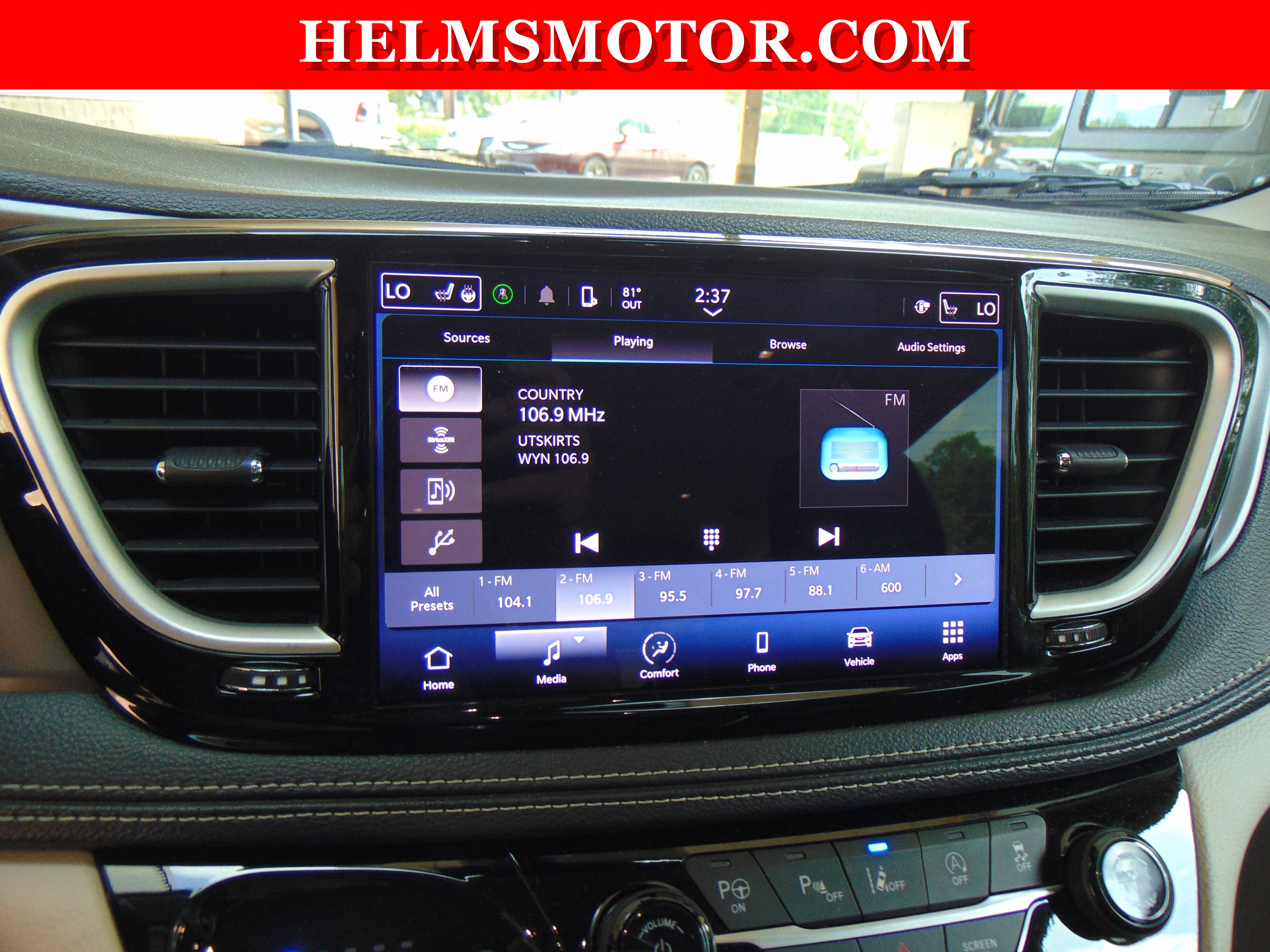 Certified 2024 Chrysler Pacifica Touring-L FWD image 22