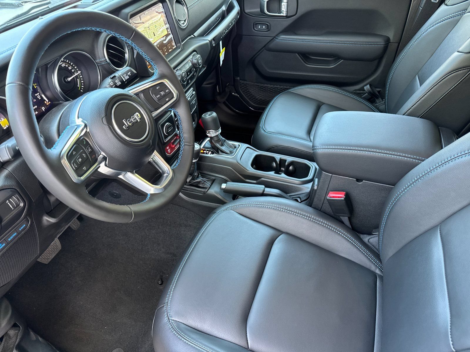 New 2023 Jeep Wrangler Unlimited Rubicon 4xe w/ Cold Weather Group AWD/4WD image 10