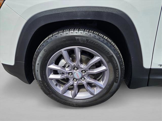 Used 2023 GMC Terrain SLT w/ Infotainment Package II FWD image 22