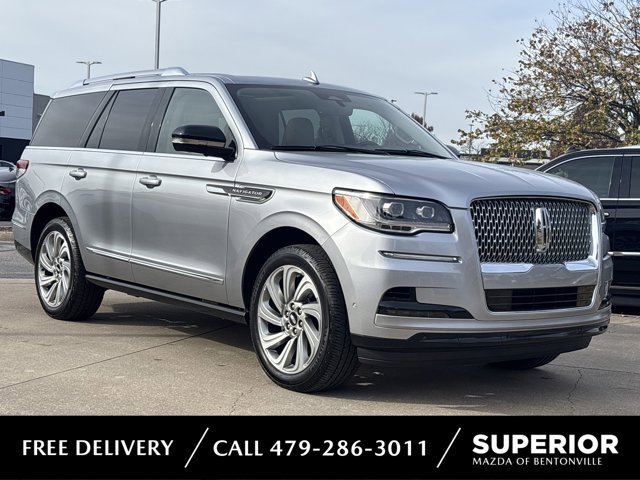 Used 2022 Lincoln Navigator Reserve image 1