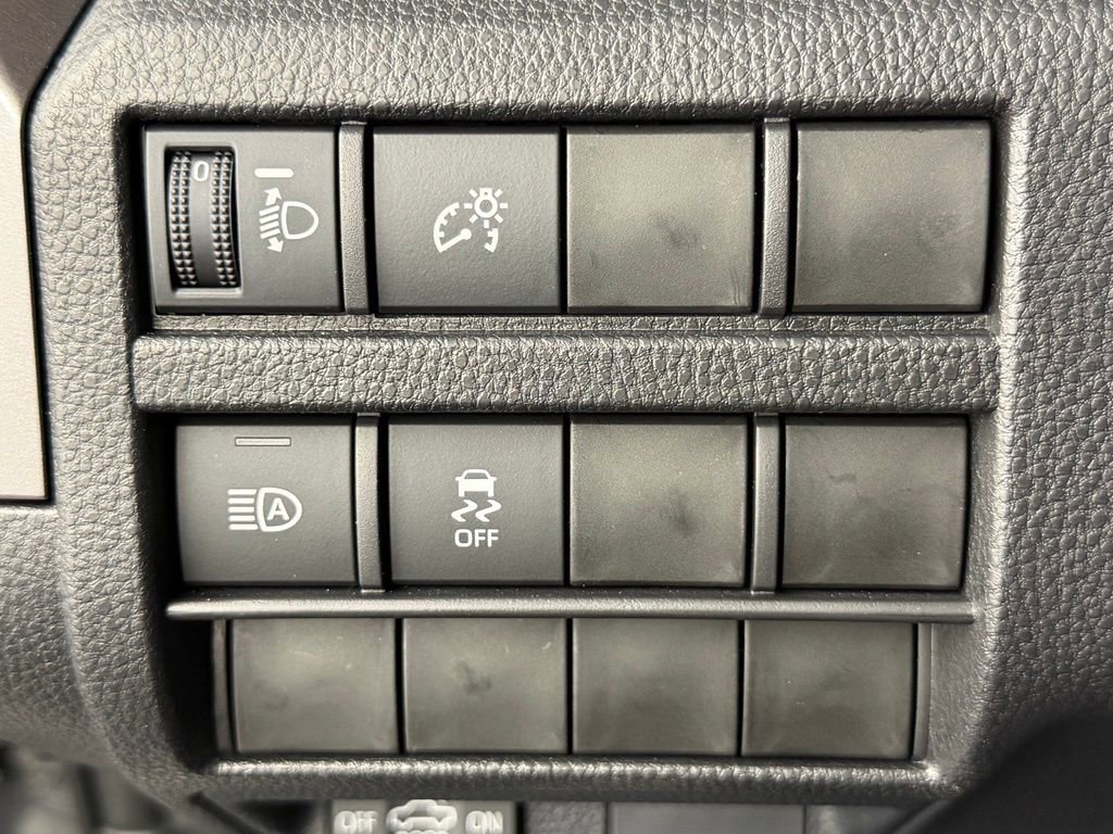 Used 2025 Toyota Tacoma SR5 AWD/4WD image 28