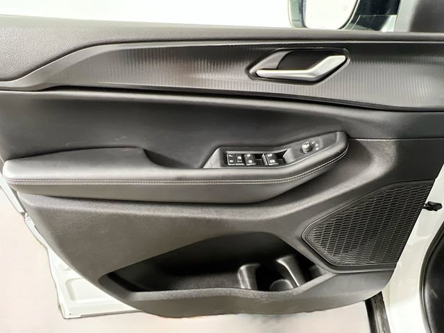 Used 2024 Jeep Grand Cherokee Altitude RWD image 31