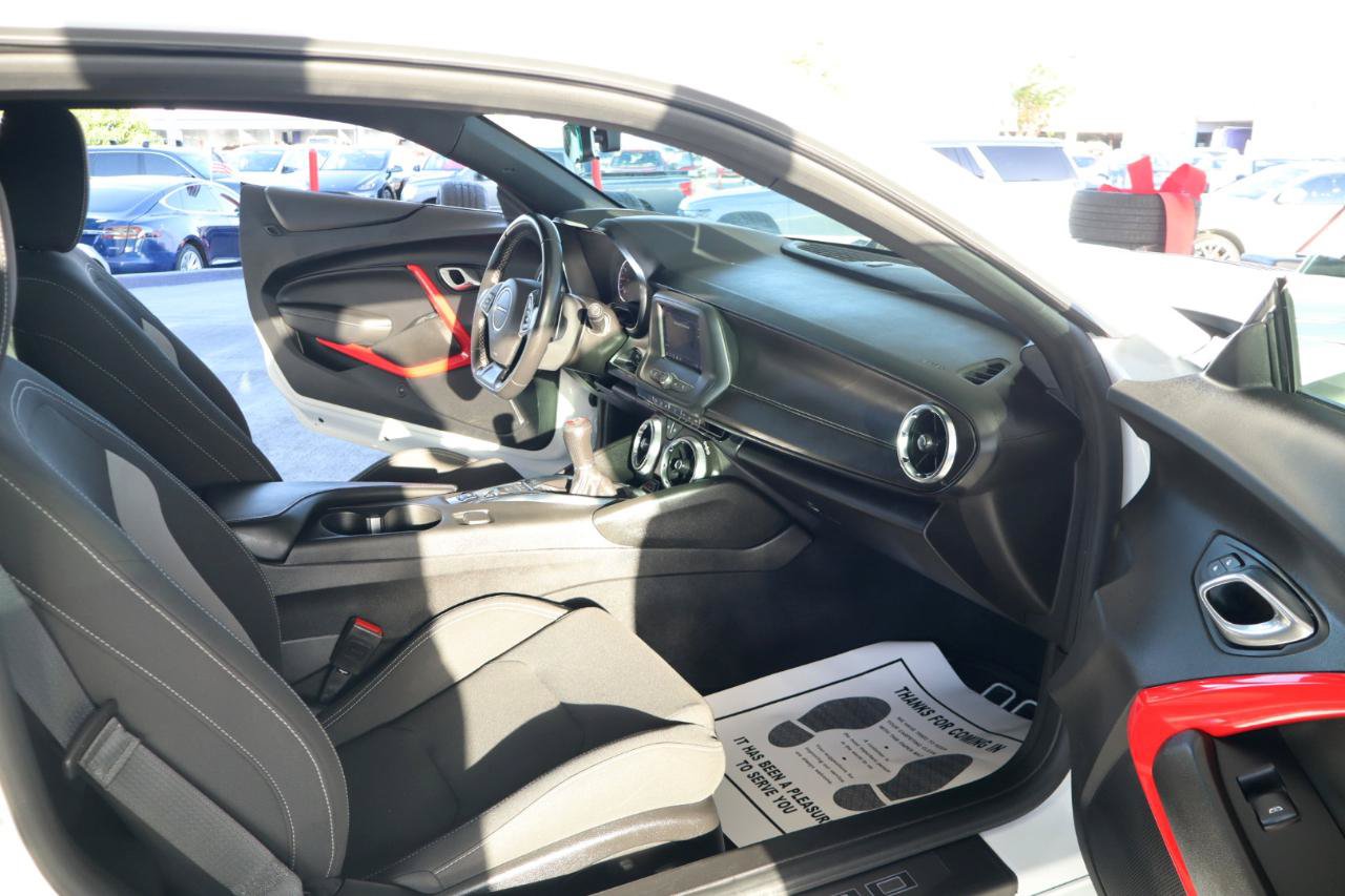 Used 2022 Chevrolet Camaro LT RWD image 34