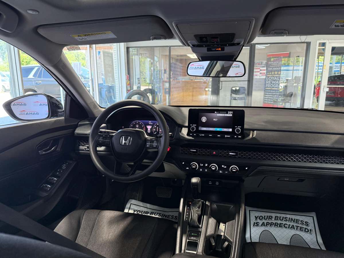 Used 2025 Honda Accord SE image 19