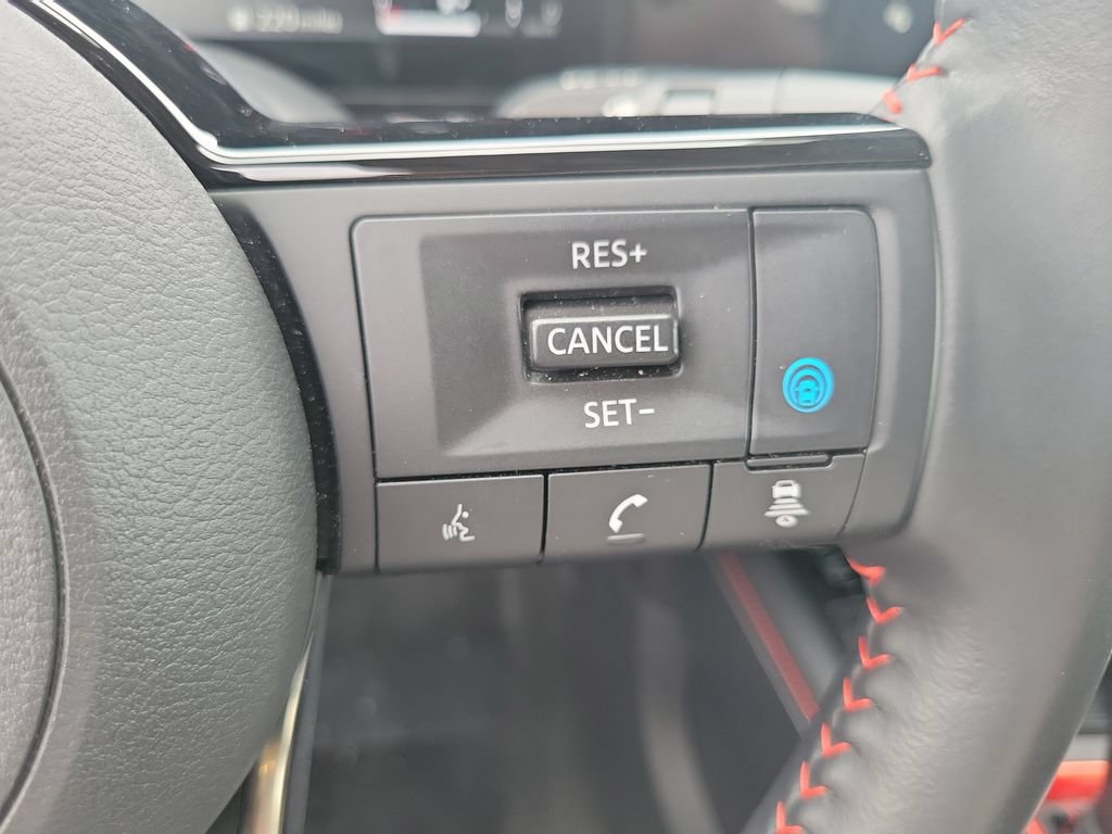 Used 2025 Nissan Kicks SR AWD/4WD image 15