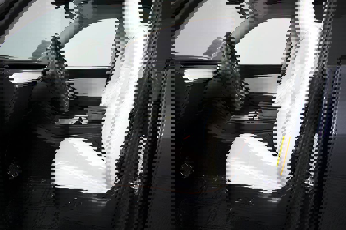 Used 2022 Tesla Model Y Long Range image 9