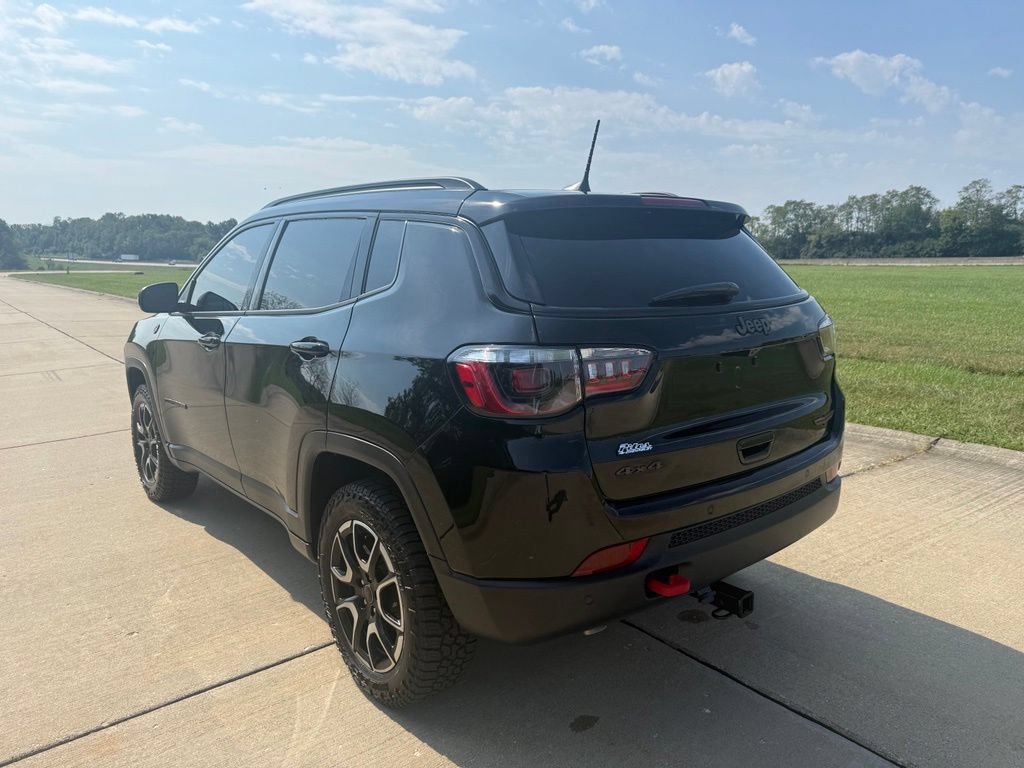 Used 2026 Jeep Compass Trailhawk AWD/4WD image 9