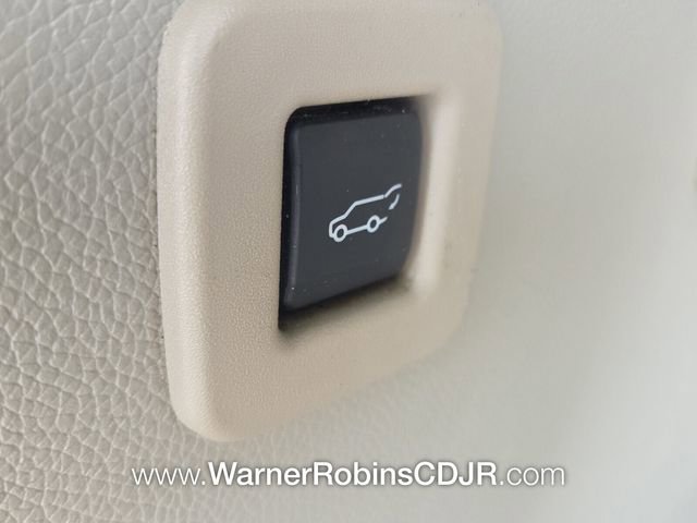 Used 2016 Lincoln Navigator L Select RWD image 15