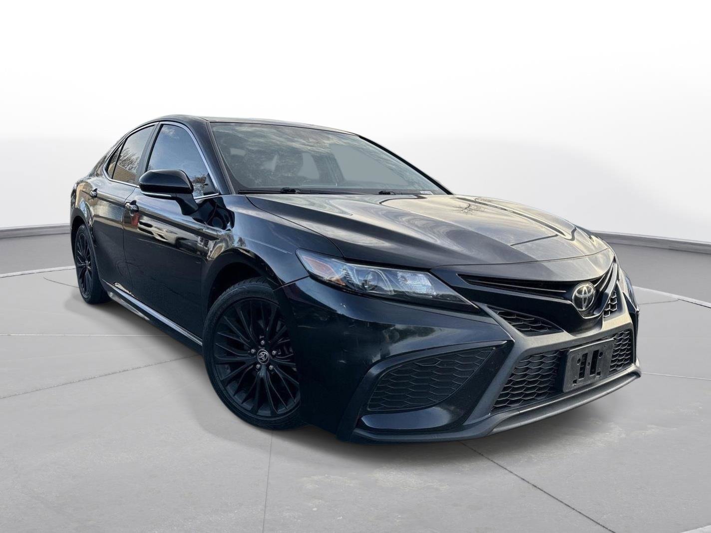 Used 2021 Toyota Camry SE image 6