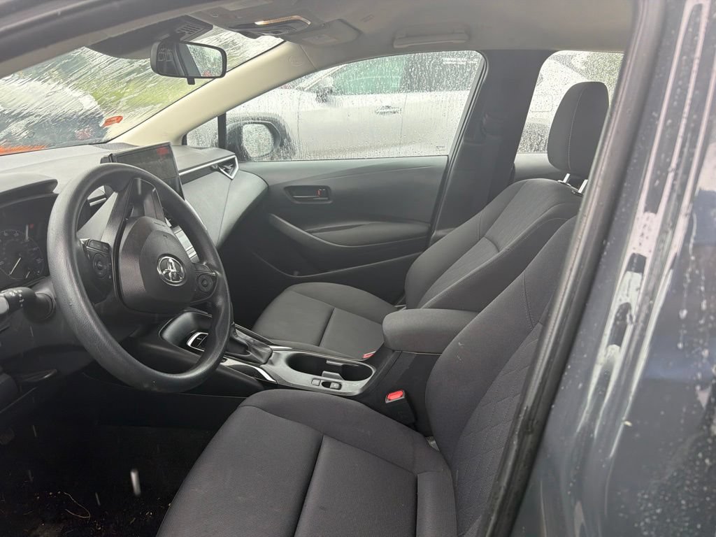 Used 2025 Toyota Corolla LE FWD image 2