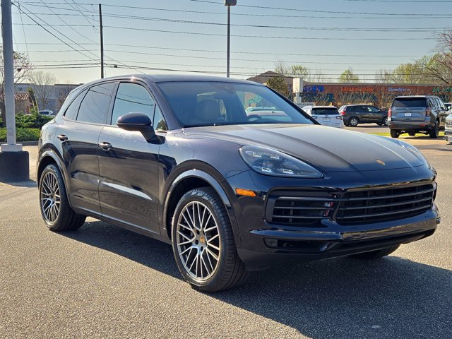 Used 2023 Porsche Cayenne Platinum Edition image 2