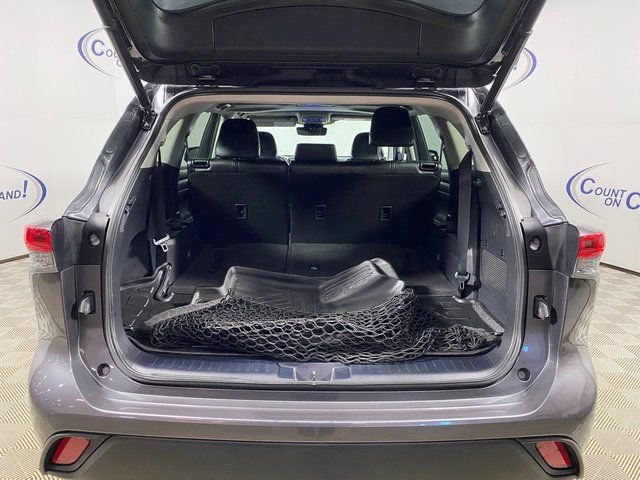 Used 2023 Toyota Highlander XLE image 6