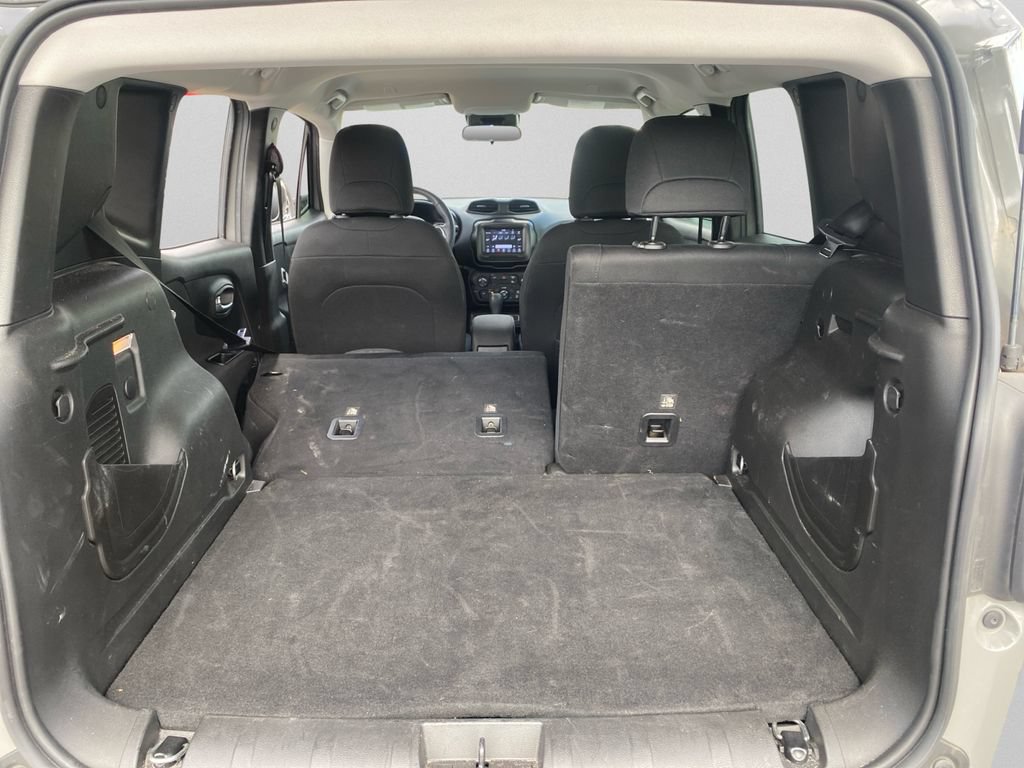 Used 2021 Jeep Renegade Latitude FWD image 29