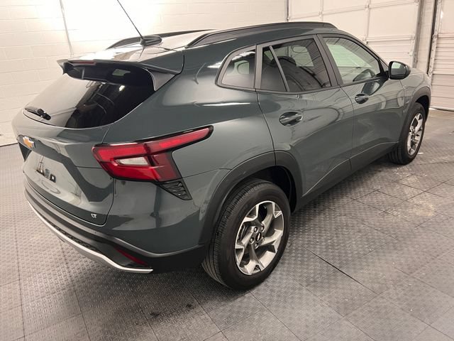 Used 2025 Chevrolet Trax LT FWD image 6