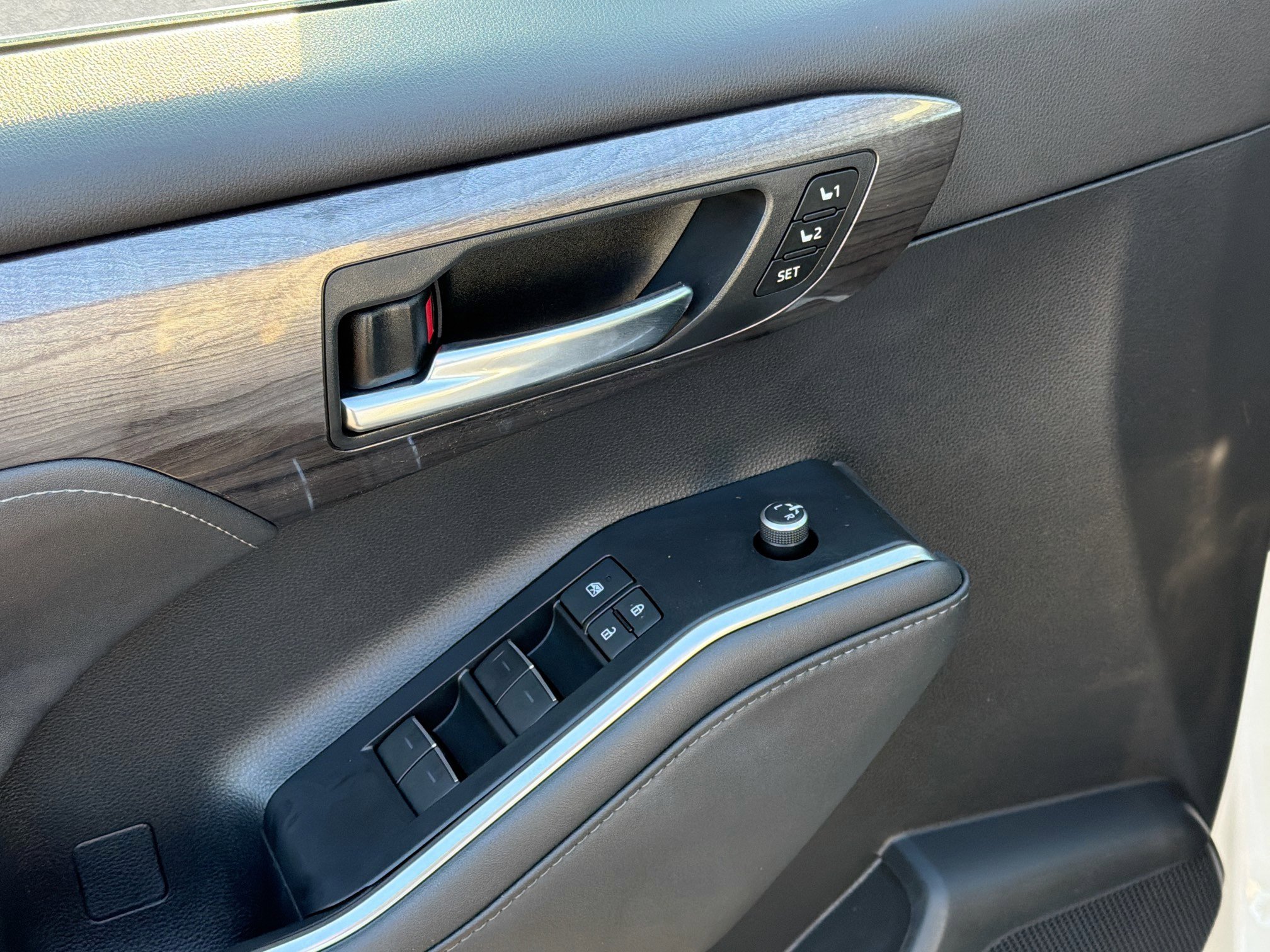 Used 2021 Toyota Highlander Limited image 23