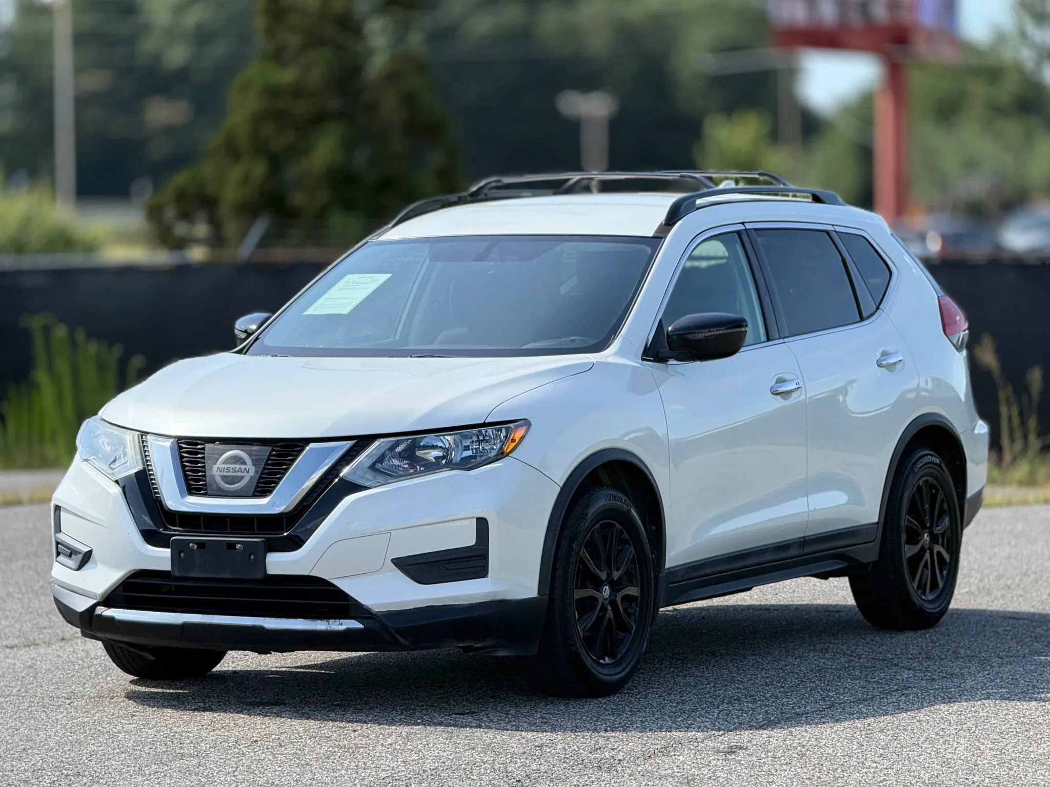 Used 2017 Nissan Rogue SV w/ Midnight Edition FWD image 6
