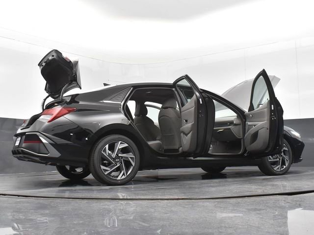 Used 2025 Hyundai Elantra SEL FWD image 55