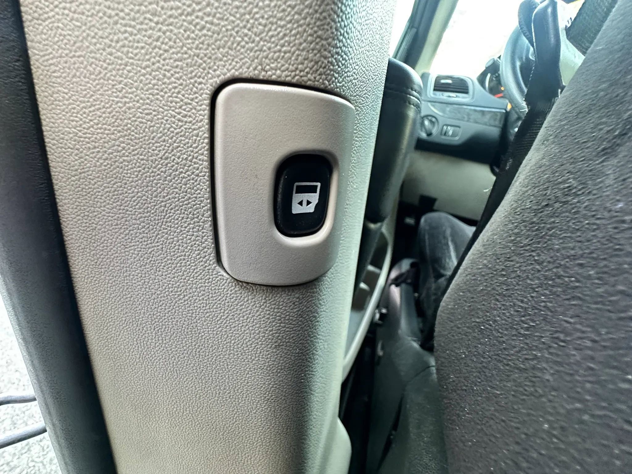 Used 2014 Dodge Grand Caravan SXT image 16