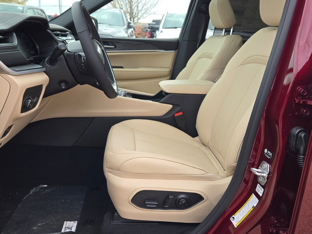 New 2025 Jeep Grand Cherokee Limited image 24