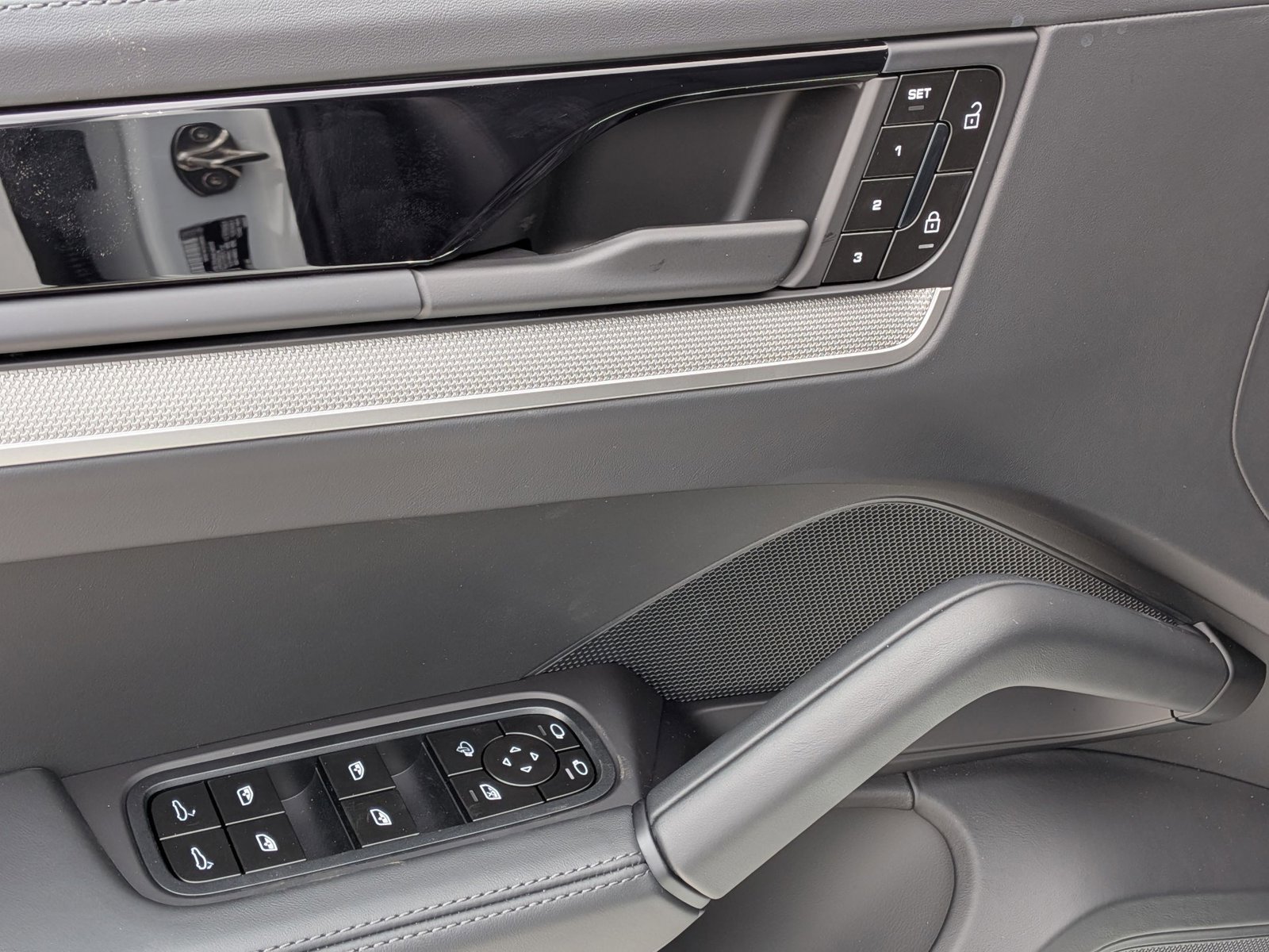 New 2026 Porsche Cayenne Coupe AWD/4WD image 15
