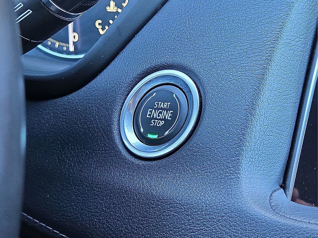 Used 2023 Cadillac XT4 Premium Luxury image 32