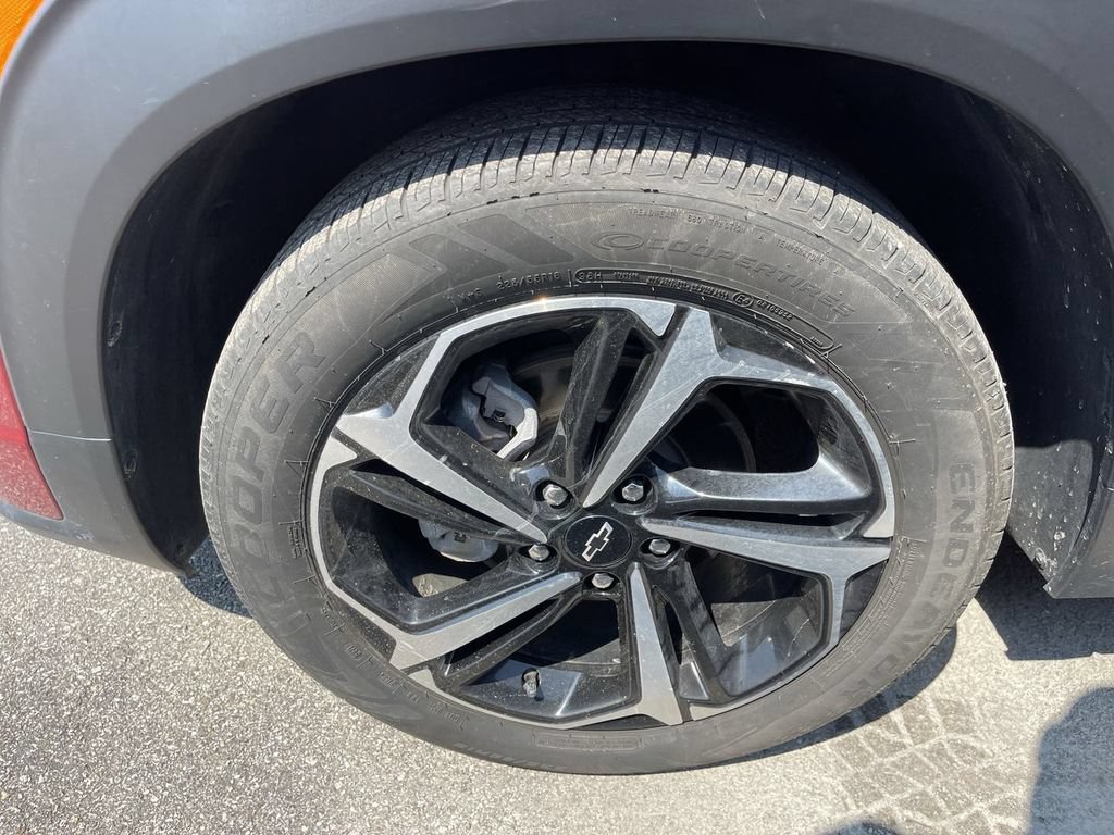 Used 2021 Chevrolet TrailBlazer RS w/ Sun and Liftgate Package FWD image 2
