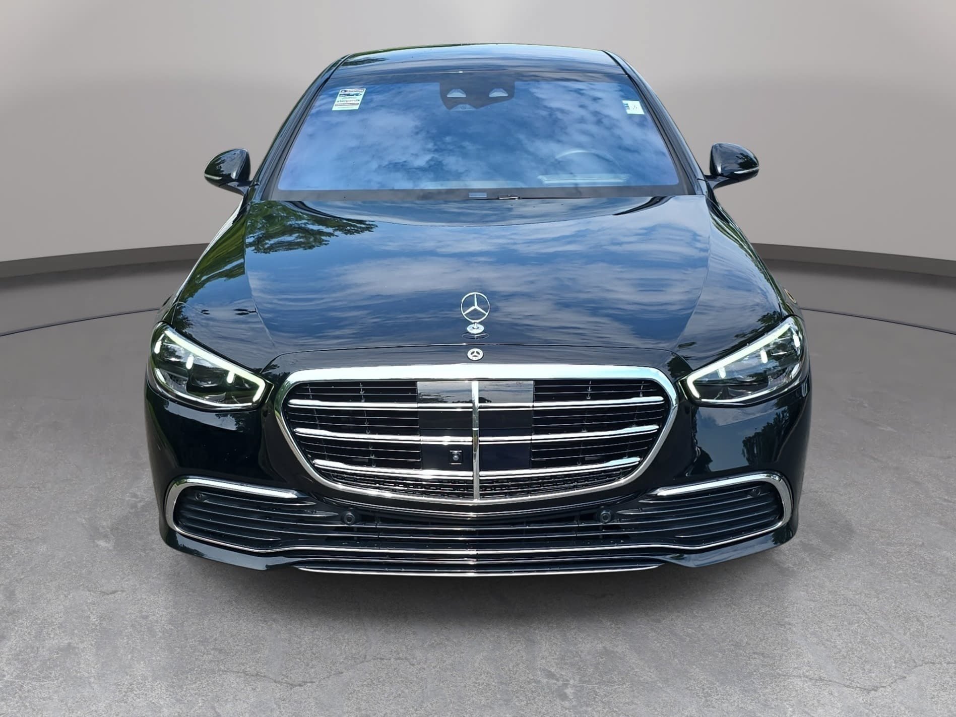 Used 2025 Mercedes-Benz S 580e 4MATIC Sedan image 2