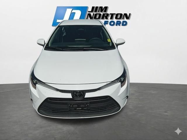 Used 2024 Toyota Corolla LE FWD image 3