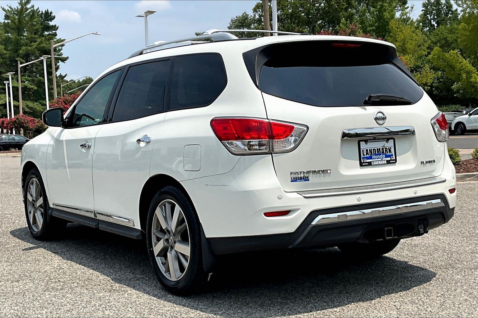 Used 2015 Nissan Pathfinder Platinum w/ Cargo Package FWD image 12